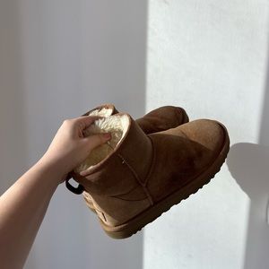 MOVING SALE🌼 UGG Classic Mini Boot. Size 10